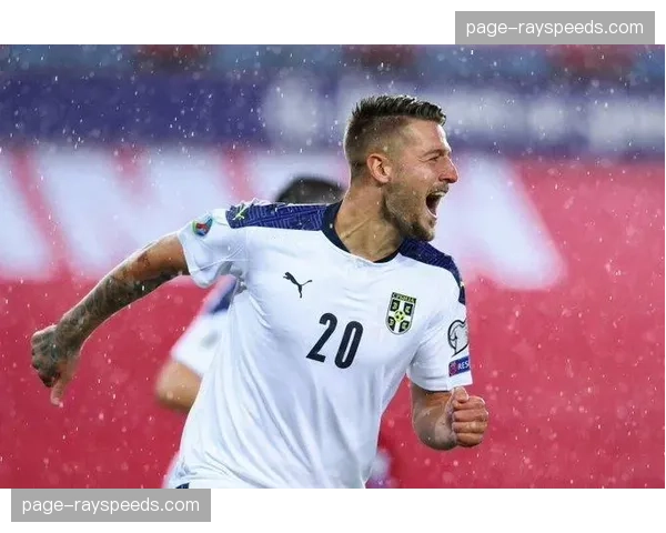 杜埃替补登场梅开二度，巴黎替补席全体起立欢呼