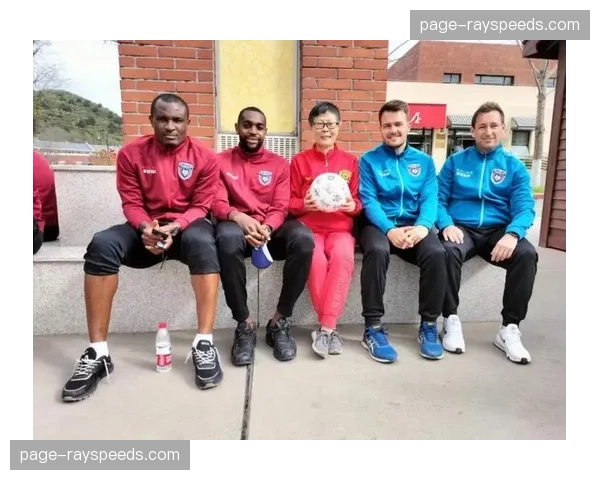 暴雨中的坚守：数百名远征球迷陪伴欧塞尔客场带回宝贵一分