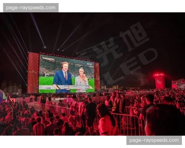 决赛场馆外围增设八块巨型屏幕，预计可容纳五万名无票球迷观赛